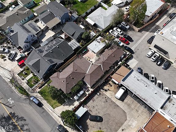3rd image of 132 S Batavia St