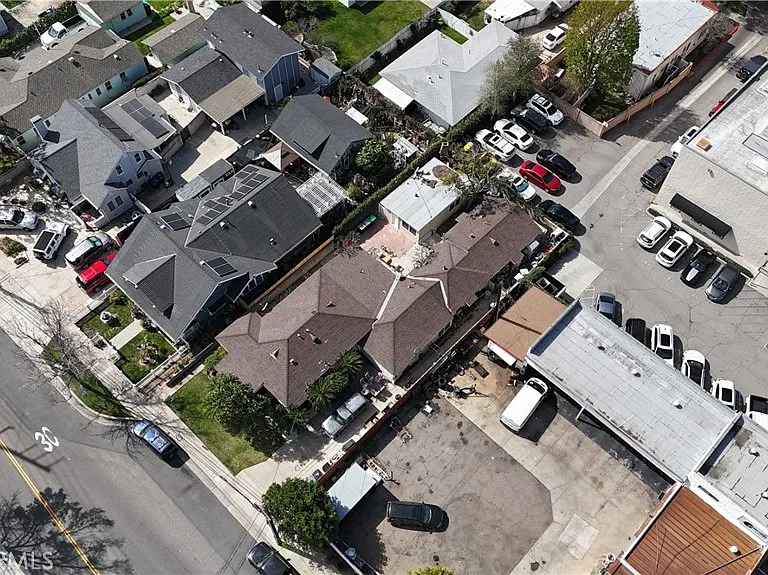 132 S Batavia St — Photo 3