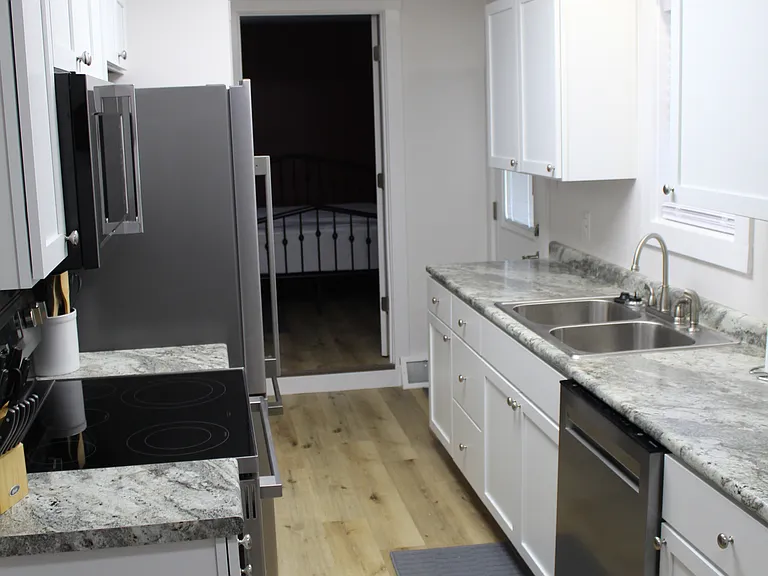 128 S Clark St — Photo 12