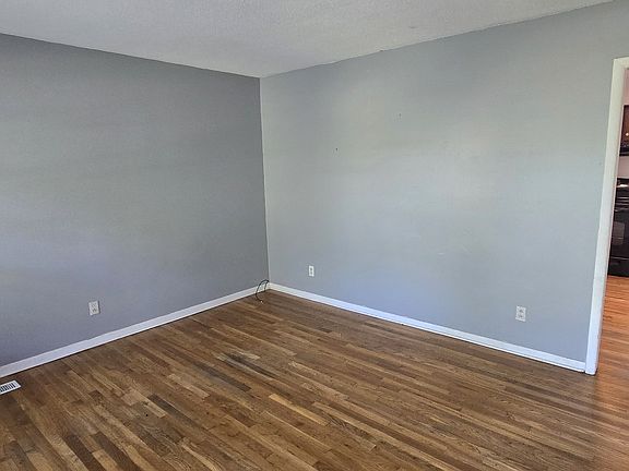 5th image of 131 Clauson Dr