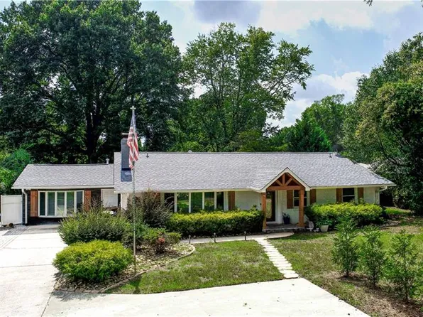 3917 W Friendly Ave, Greensboro, NC 27410