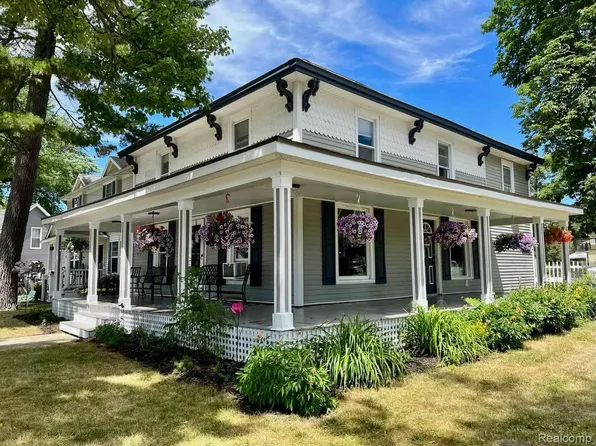 206 W Flint St, Lake Orion, MI 48362