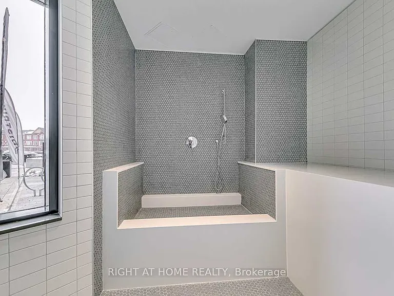 395 Dundas St W #711 — Photo 8