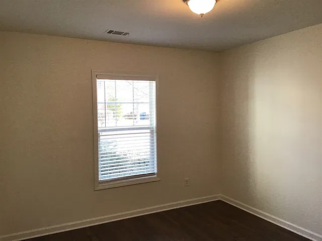 2512 Walnut Tree Ln — Photo 15