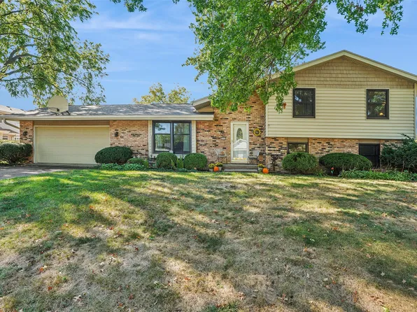 4404 73rd Pl, Urbandale, IA 50322
