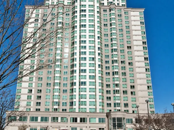 11 Lee Centre Dr #Penthouse 101, Toronto, ON M1H 3J5