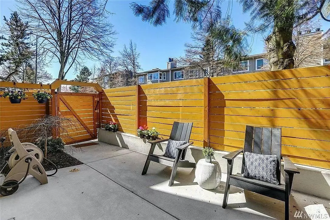 12024 15th Ave NE — Photo 4