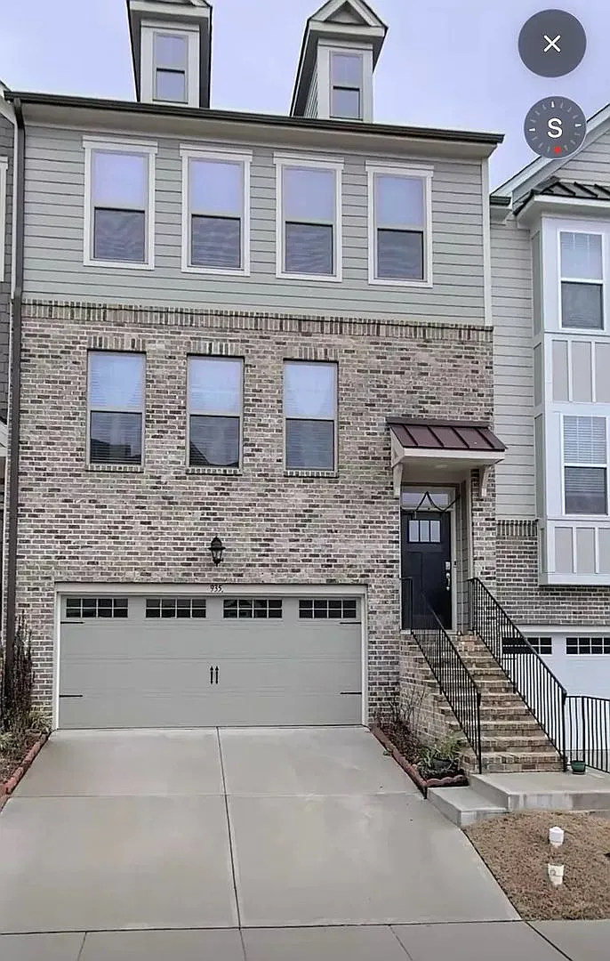 Room in 4 Bedroom Home in Apex — Photo 1
