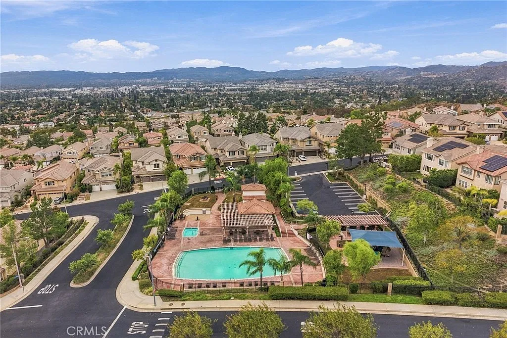 5 bed, 3195 sqft, $7,000 — Photo 3
