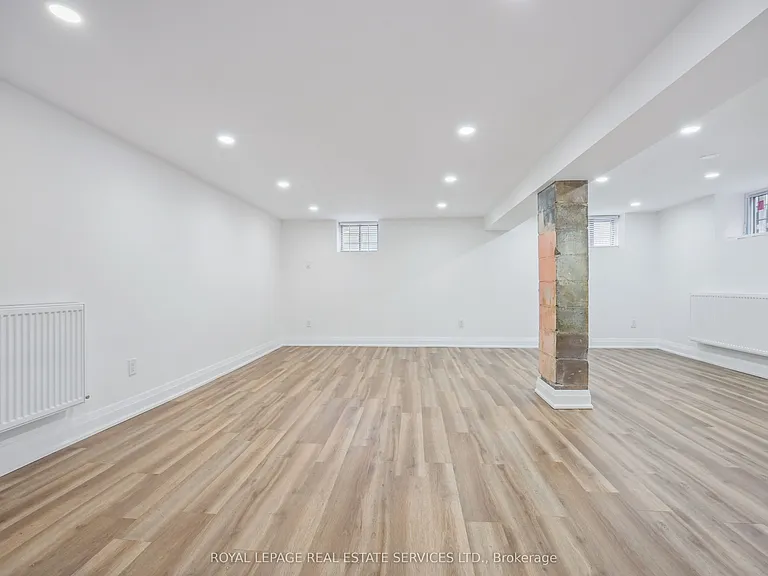 21 Holbrooke Ave — Photo 22