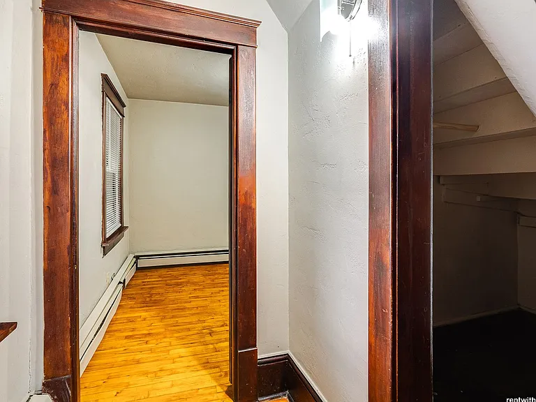 211 Oak St — Photo 20