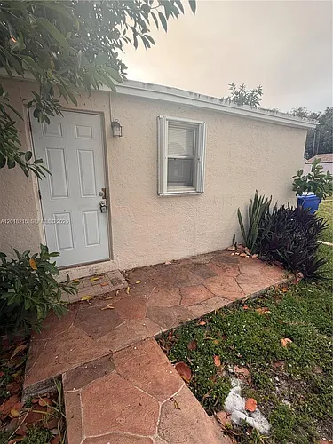 410 N 58th Ave Photo 1