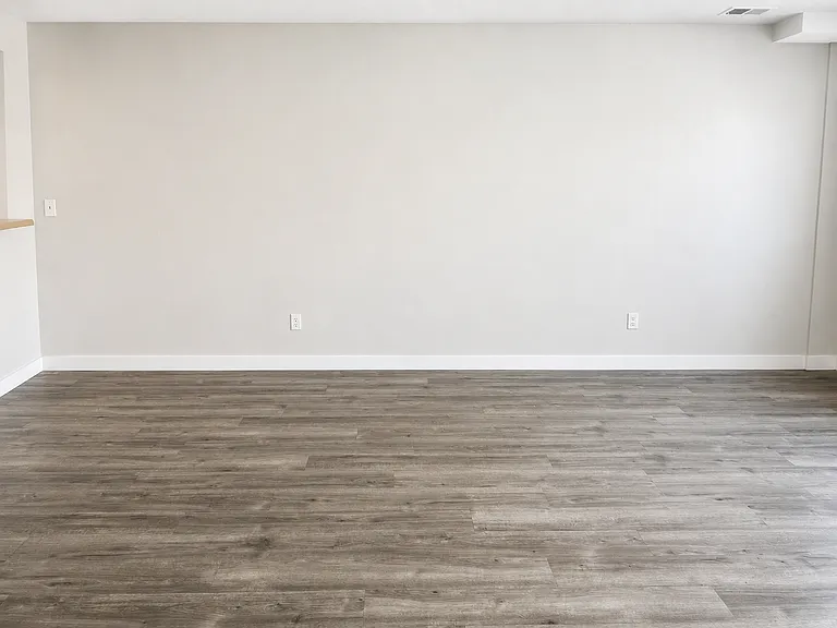500 Red Table Apartments — Photo 14