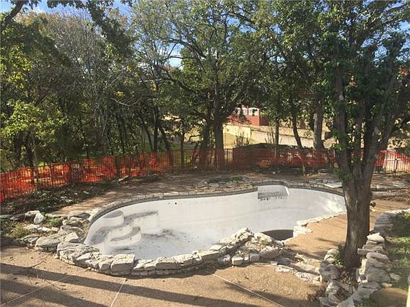 4th image of 2404 Arbor Oaks Dr