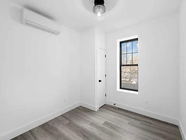321 20th St #3R — Photo 5