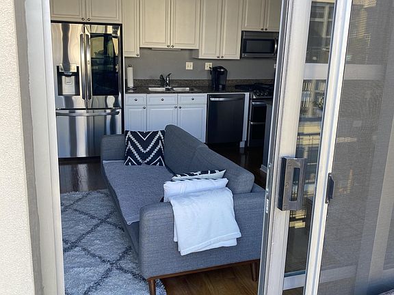 4th image of 900 N Kingsbury St APT 1107