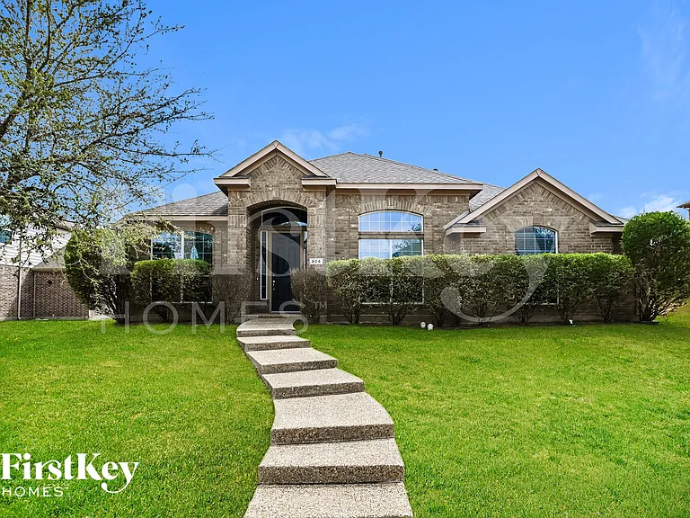 824 Trailwood Dr — Photo 1