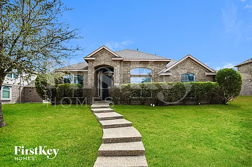 824 Trailwood Dr Photo 1
