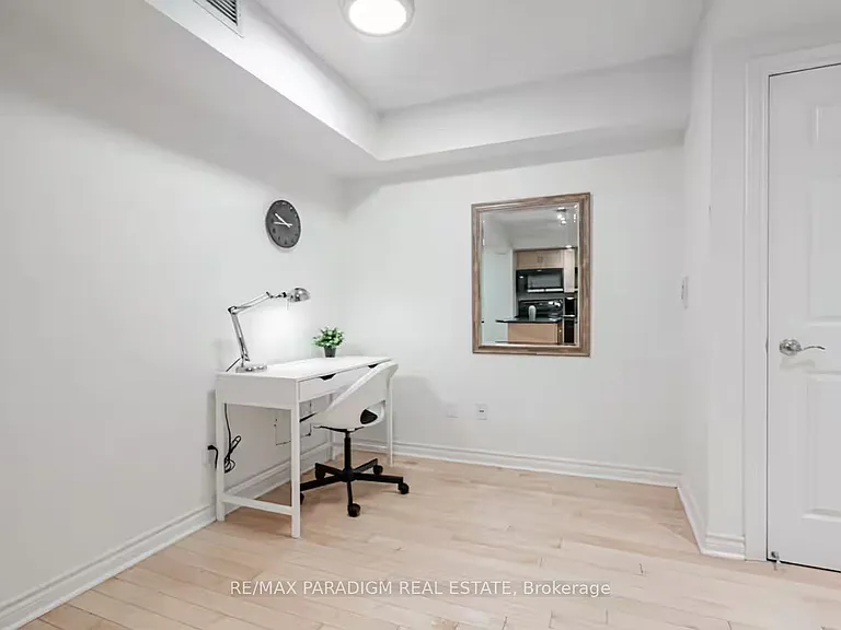 250 Wellington St W #228 — Photo 8