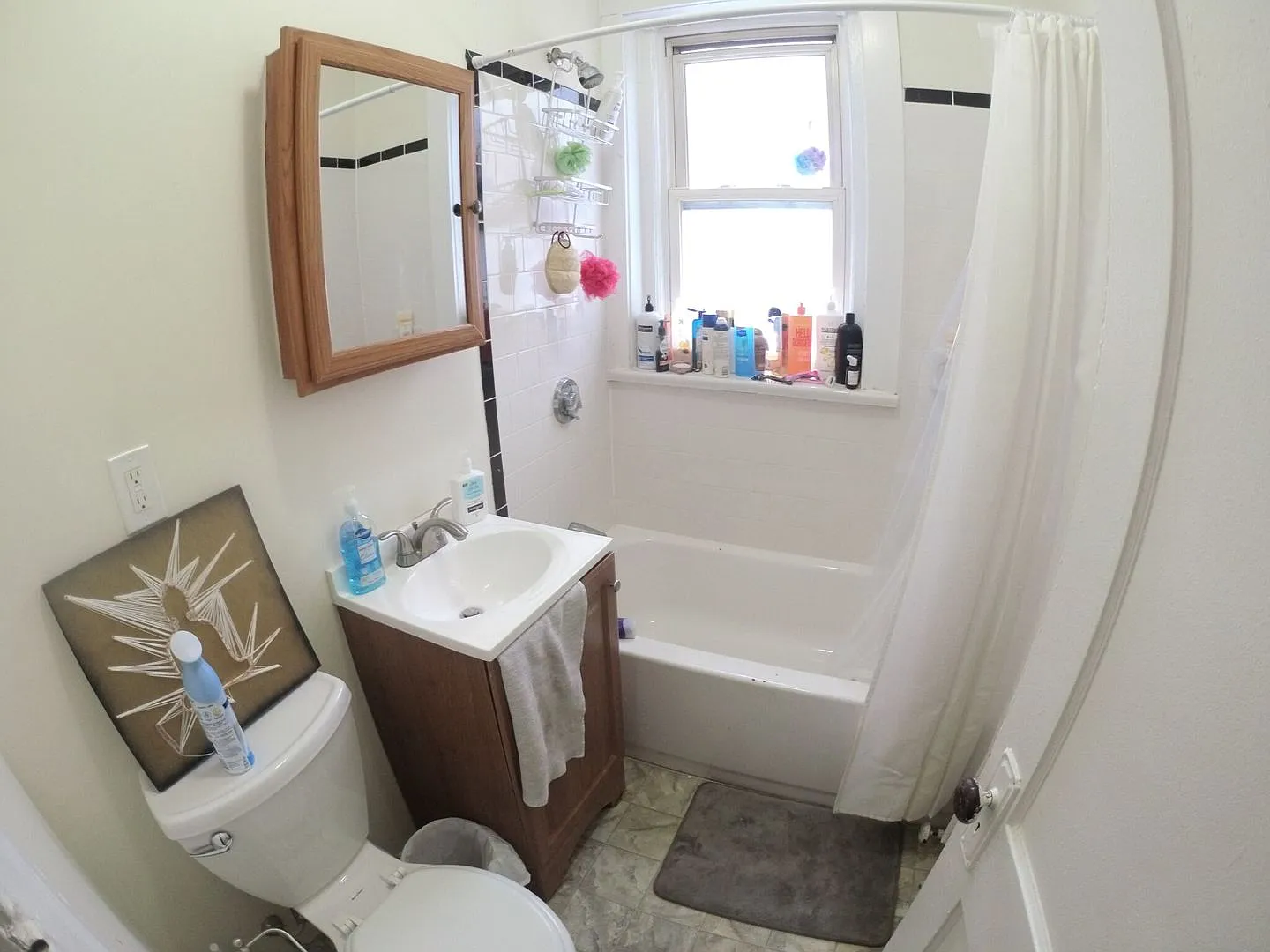 Charming 4 Bedroom-No Broker Fee — Photo 2