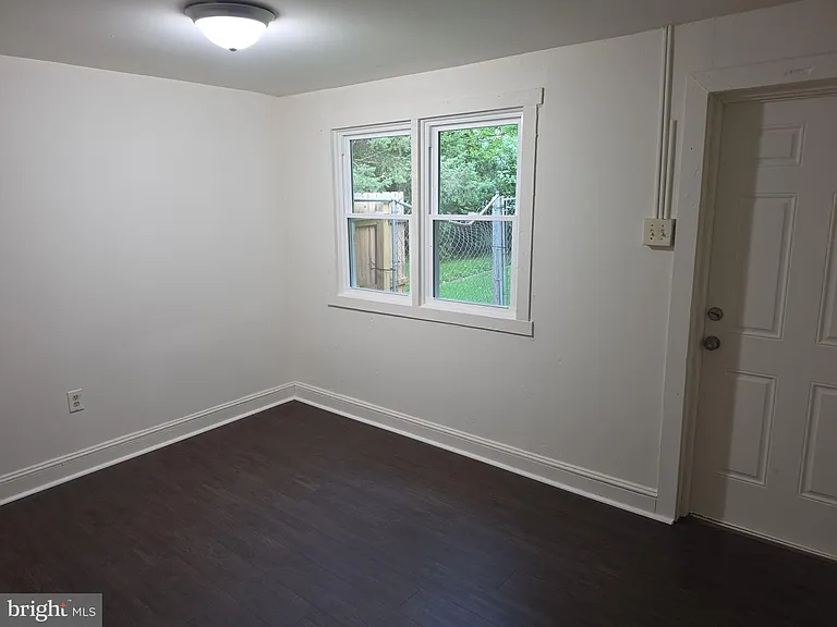 243 E Valley Rd — Photo 3