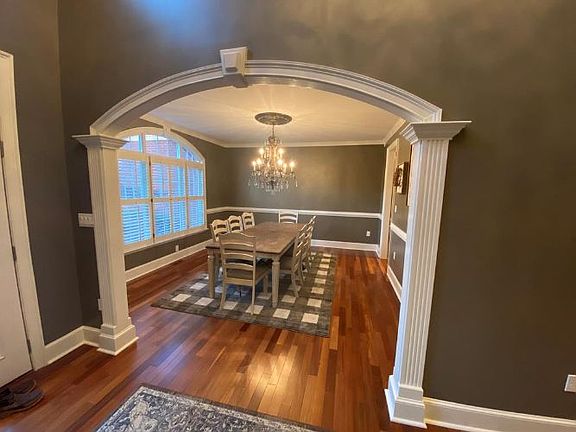 5th image of 1081 Saint Ives Ct