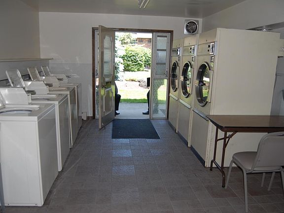 4th image of 5920 W 55th St APT 204