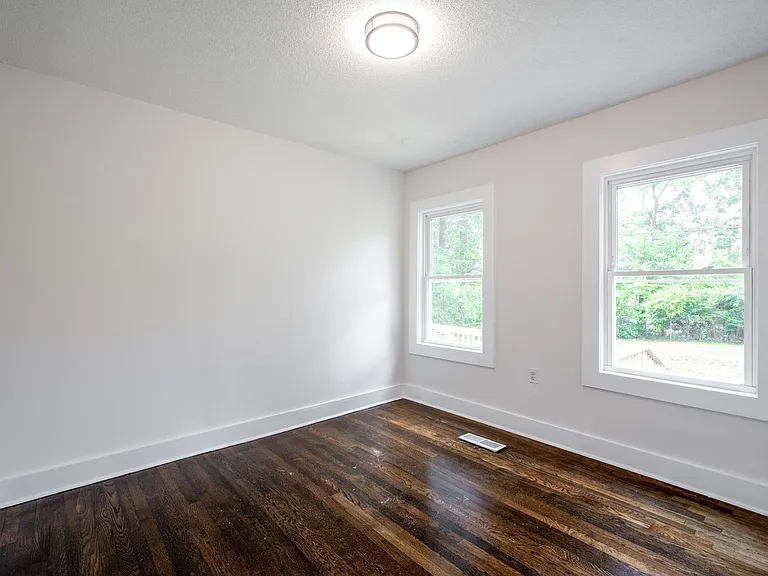 165 Hunt Ave — Photo 14