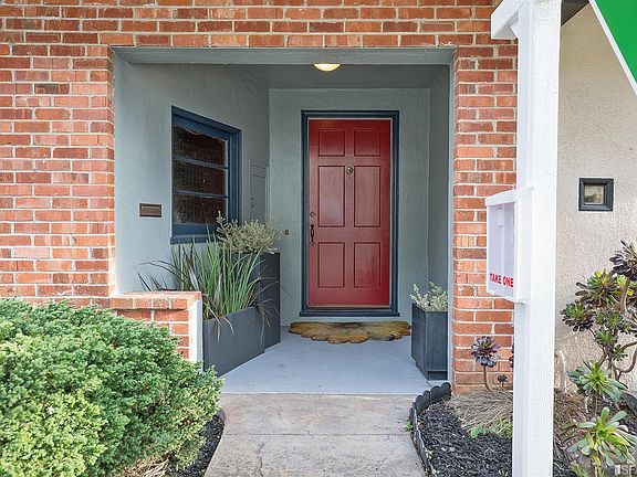3rd image of 440 Myra Way