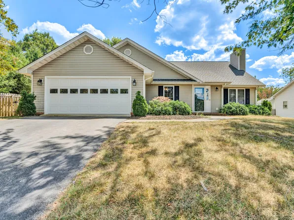 1733 Warner Pl, Vinton, VA 24179