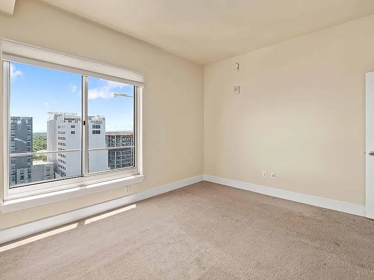 603 Davis St #1605 — Photo 10