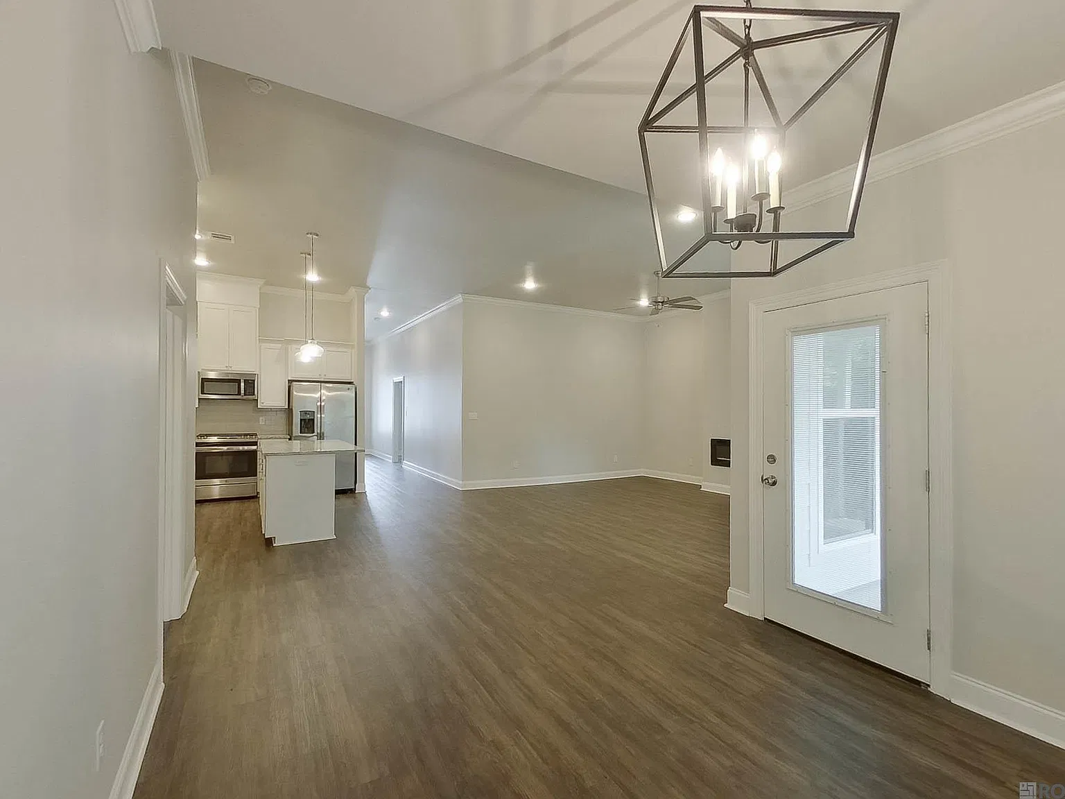 3 bed, 1728 sqft, $2,245 — Photo 4