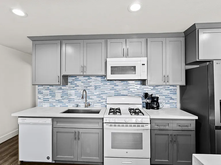 1029 S Montebello Blvd — Photo 32