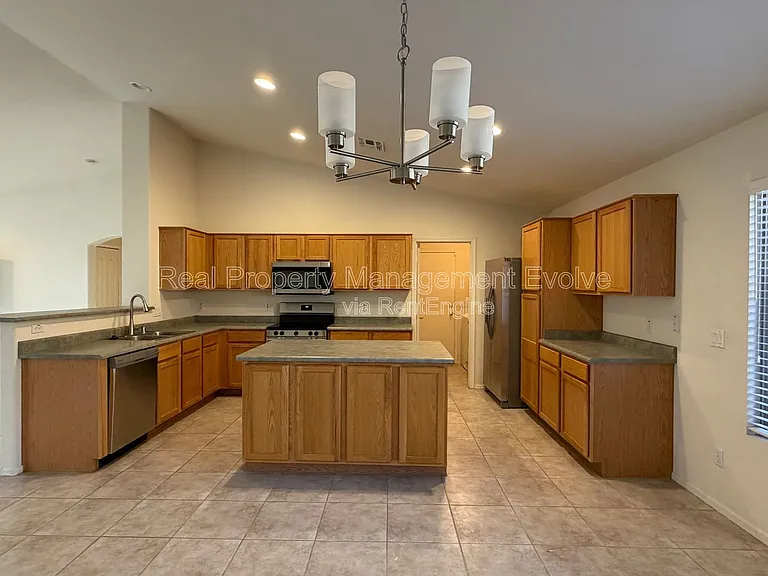 15847 W Saguaro Ln — Photo 6