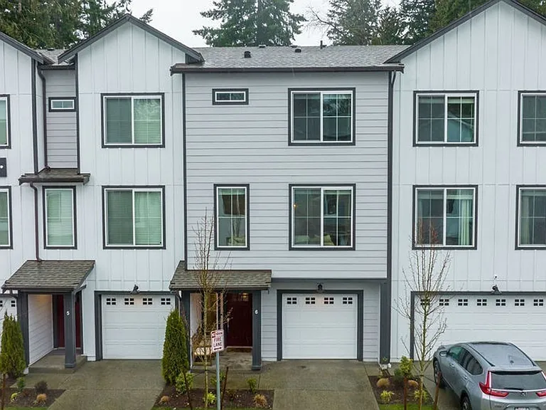 2002 101st Ave SE #6 — Photo 1