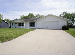 604 Oakwood Dr, Webster City, IA 50595