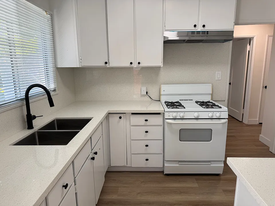 11294 Utopia Ave