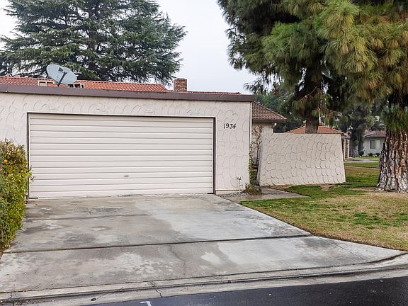 2nd image of 1934 S Royal Oaks Dr