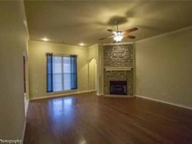 2537 N Vickers Pl — Photo 3