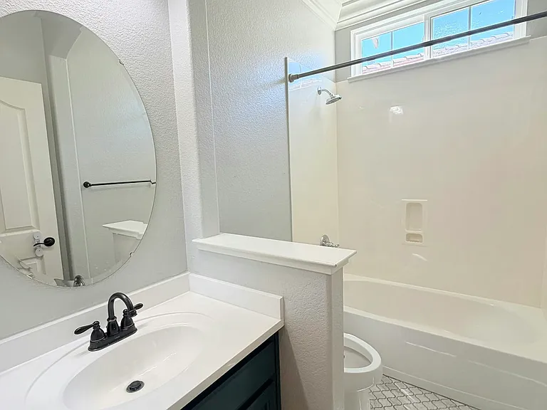 850 Monterey Ct — Photo 11