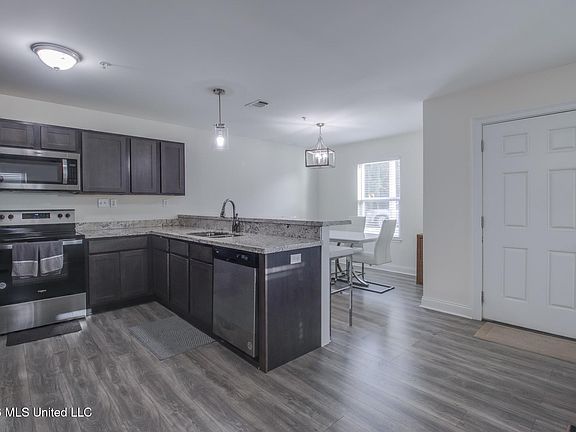 5th image of 12052 Turnberry Cv