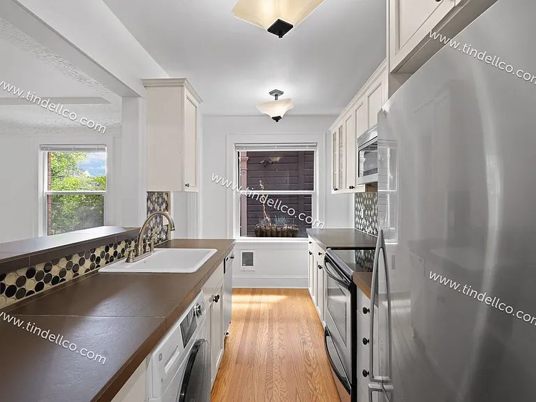 2076 NW Johnson St #201 — Photo 9