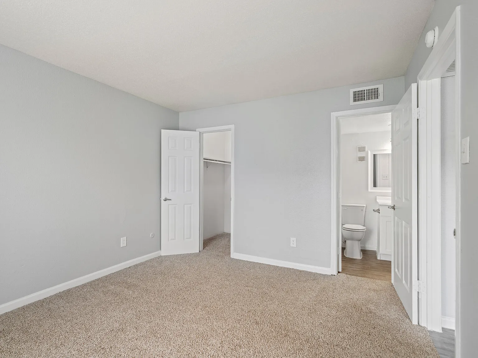 The Montclair — Photo 4