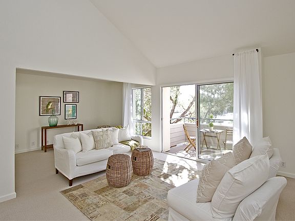 2nd image of 202 Larkspur Plaza Dr