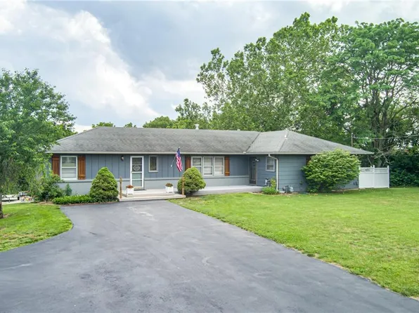 5741 Oak Grove Rd, Kansas City, KS 66106