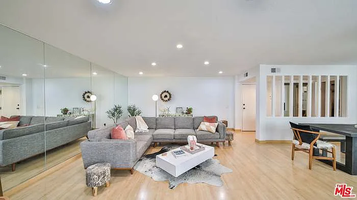 Building Photo - 4675 Willis Ave #105