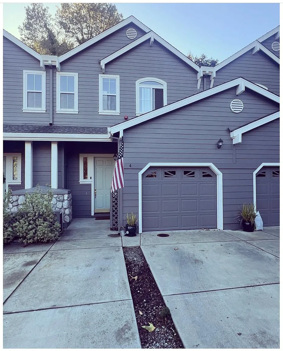 4 Flora Ln photo 1
