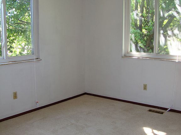 4th image of 10434 Clarendon Ave