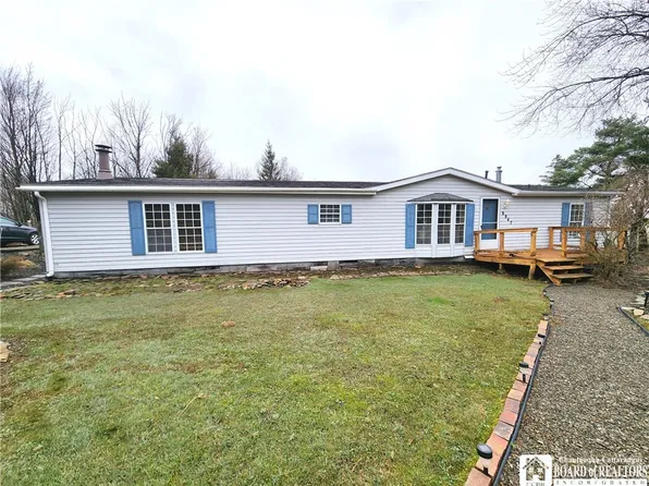 8847 Chautauqua Rd, Fredonia, NY 14063