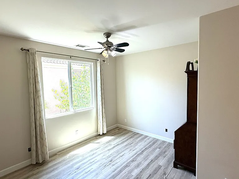 10302 Oldham Ln — Photo 6